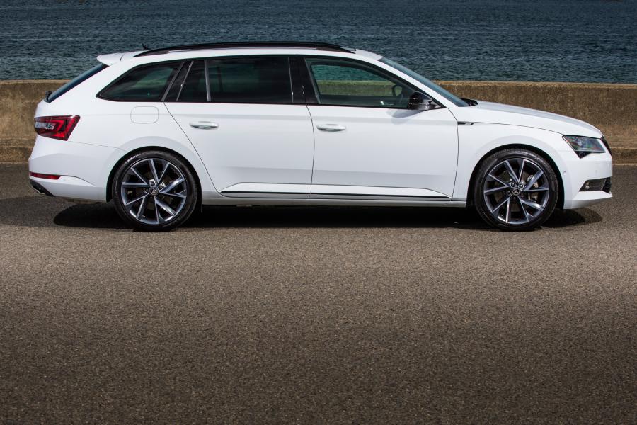  Skoda Superb Wagon 4x4 SportLine 2017 года  (AU) (фото 11 из 16)